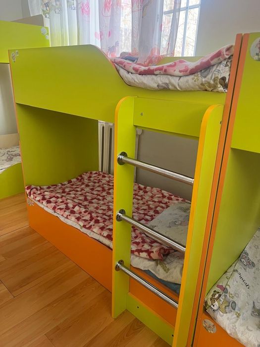 Продам кровать двух яросная