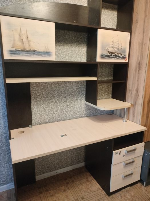 Срочно продам стол письменный