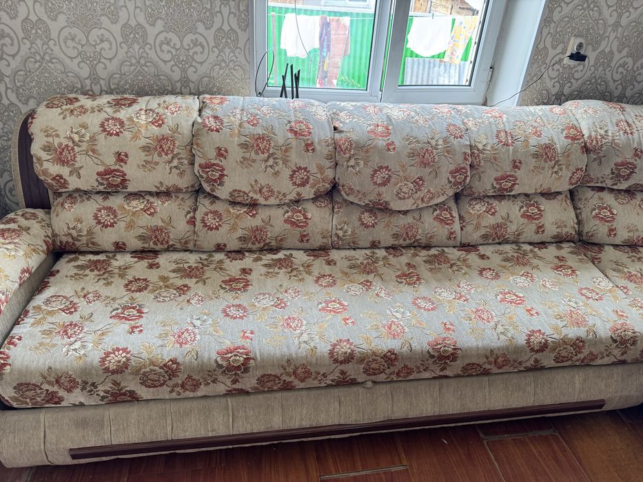 Продам комплект угловой диван и 2 кресла