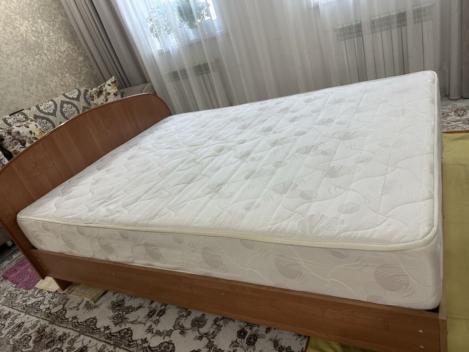 Кровать с ортепедическим матрасом