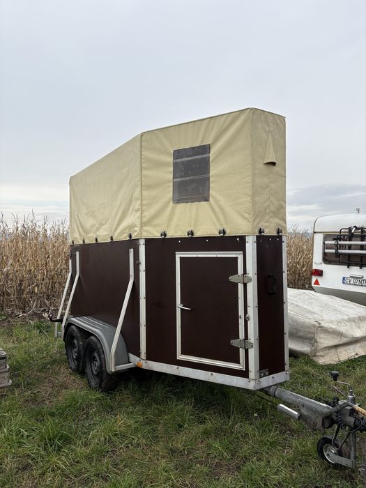Remorcă pentru cai