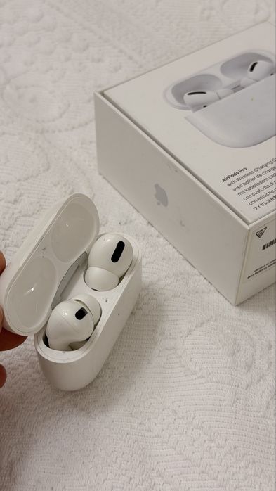 Продам наушники Airpods