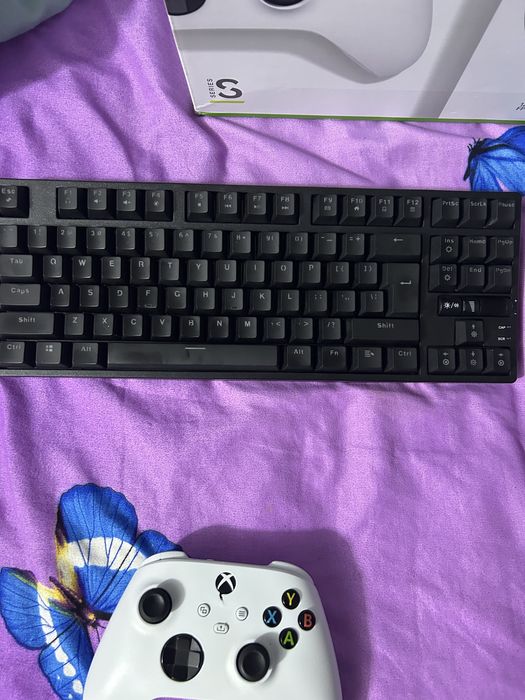 Vand xbox seria s perfect functional+tastatura si controller