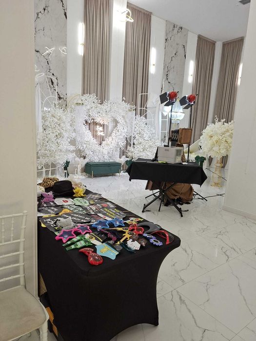 Cabină Foto / Oglindă Magică pentru Nuntă, Botez și Evenimente