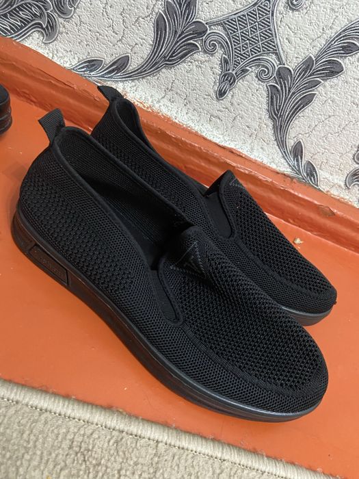 Разные цены от 3тыс до 1тыс размеры 38-39