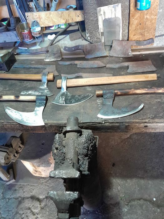 Topoare,sacuri, picoane, berde