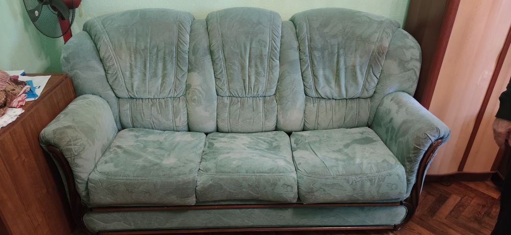 Два диванаи кресло