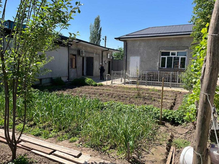 Участок 6 соток с 2 мя домами