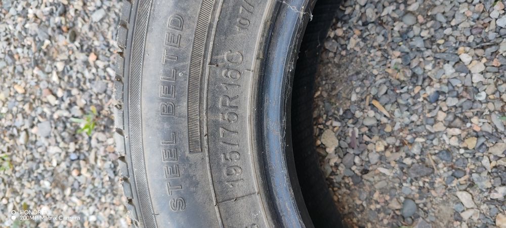Продам шины одна штука