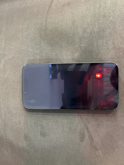 Продам срочно Iphone 13