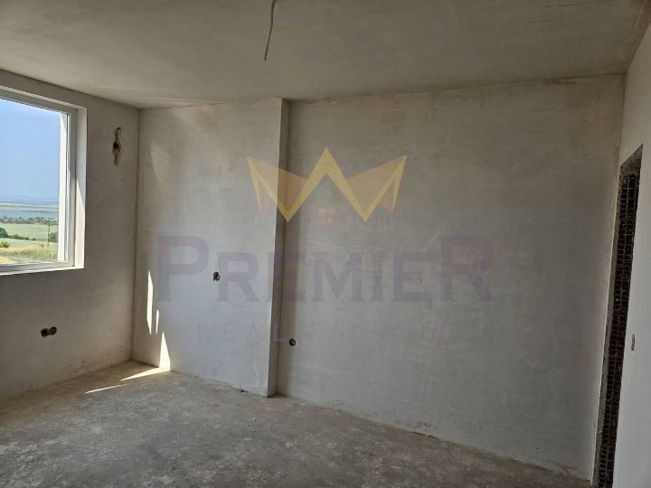 Продава се Тристаен апартамент в Бургас, Меден рудник - зона В - 97 кв.м за 1336 €/кв.м - Снимка #2