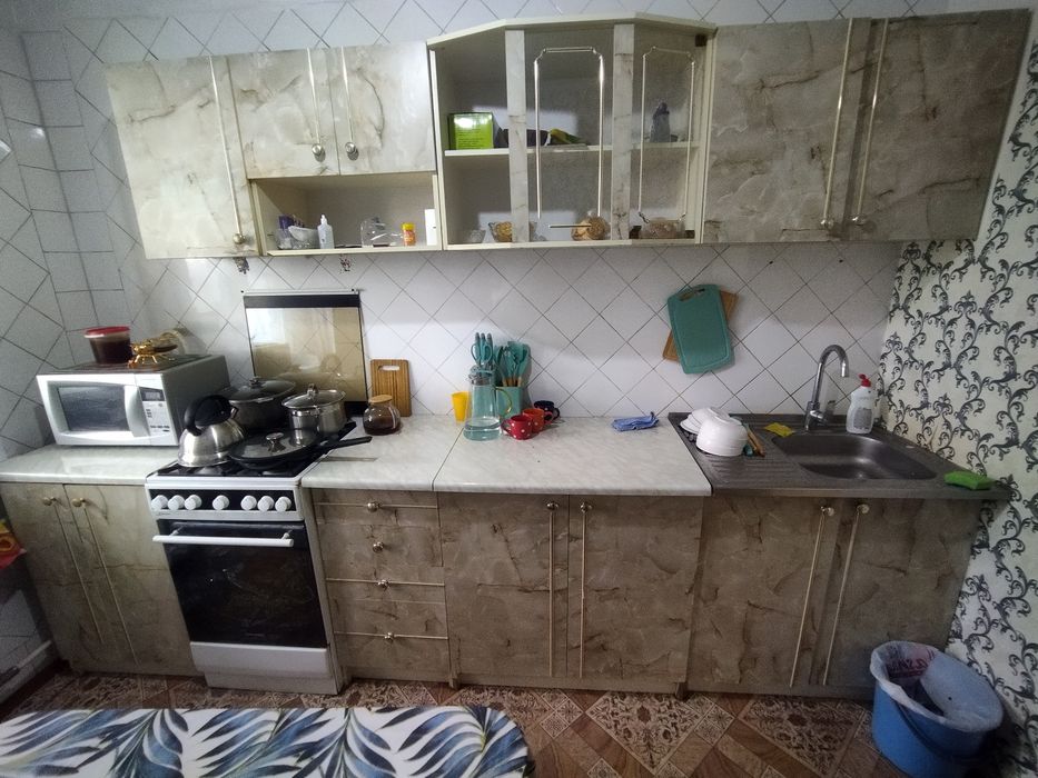 Продам кухню 20000