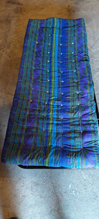 Продам матрас на ватине.