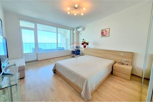 Продава се Двустаен апартамент в Бяла - 141 кв.м за 993 €/кв.м - Снимка #11