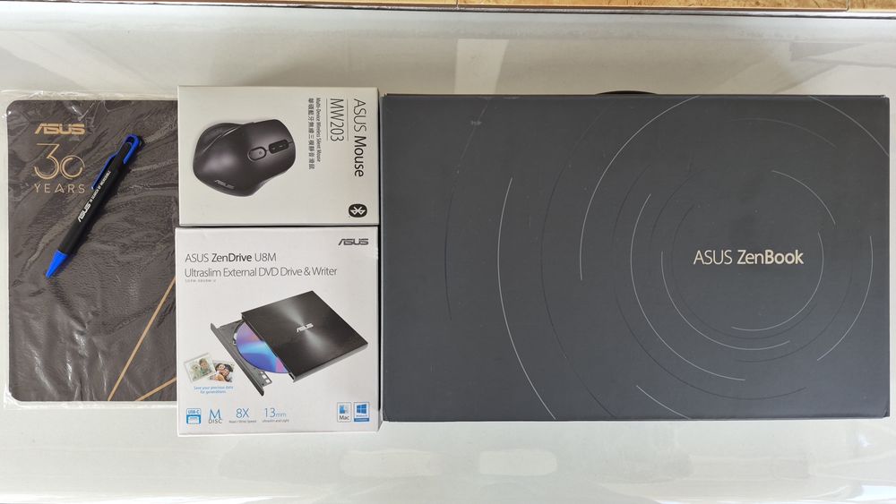 Asus ZenBook 14 UX425EA Extra Pack i7-1165G7, 16GB RAM, 1TB SSD Win 11