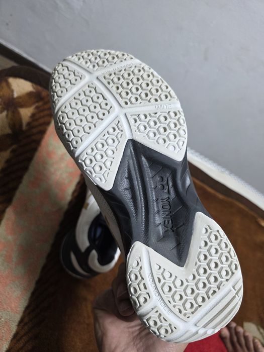 Yonex Power Cushion 39 кроссовки