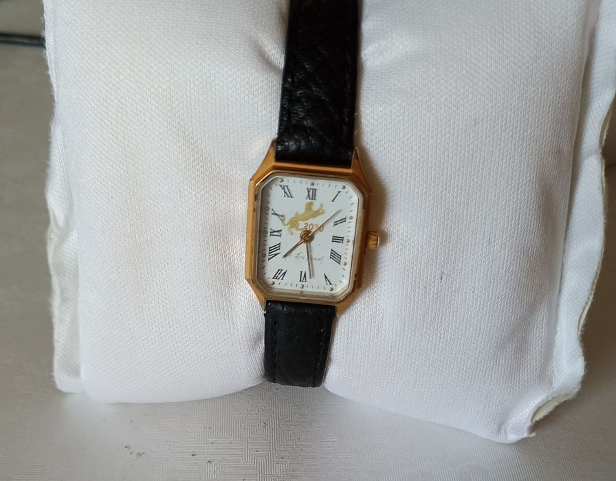 Часы с подписью первого Президента