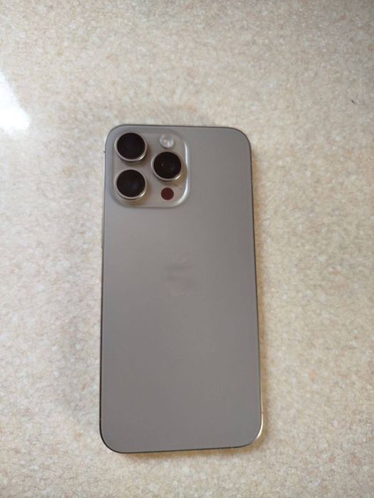 Срочно узимни IPhone 15 Pro Max сотаман. Ёмкость 96%
