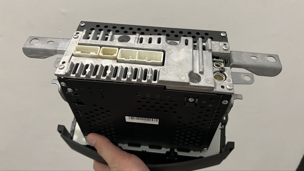 Продается магнитола на Рав4