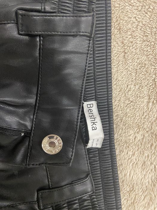 Кожен панталон Bershka S