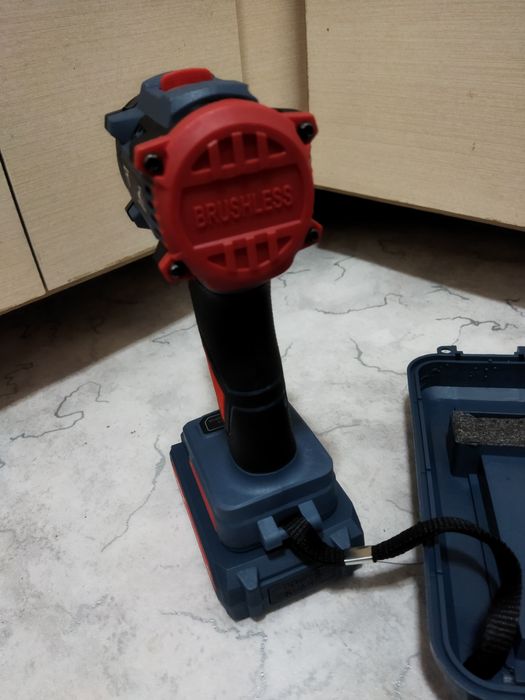 Шурупаверт безщеточный