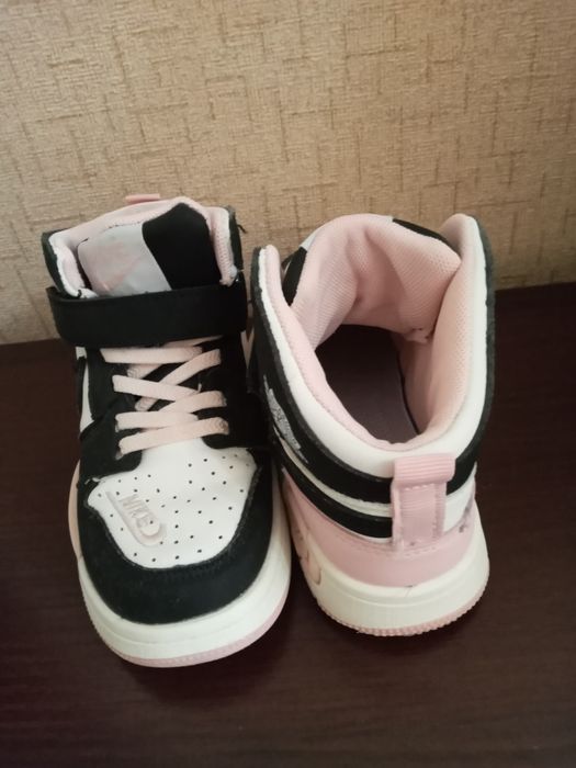 Кроссовки высокие 30 р