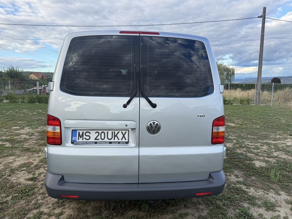 Volkswagen T5 8+1 locuri 1,9 TDI 105 CP