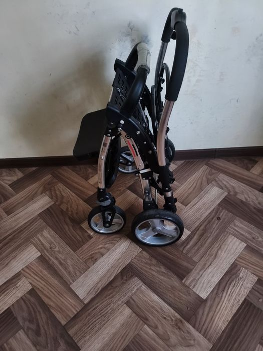 Продам детскую коляску Quatro Monza