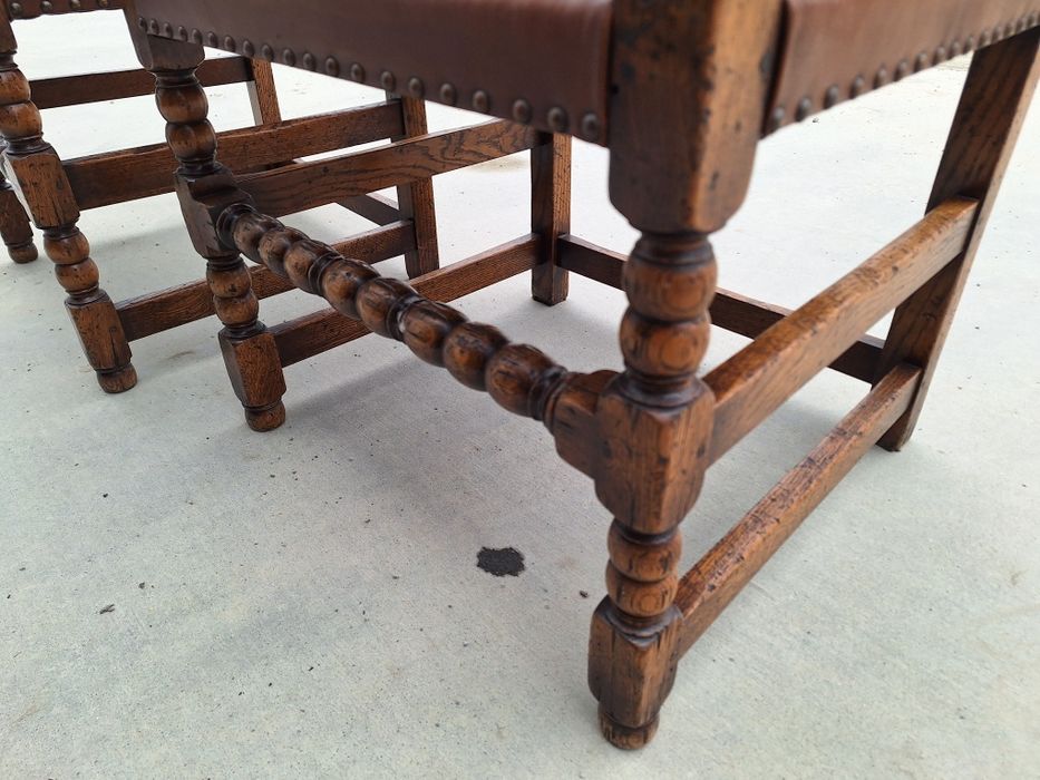 2 стола от масив със кожена дамаска