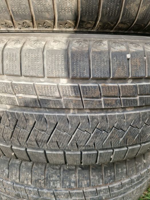 продам зимние шины липучки. размер 235/60/R19