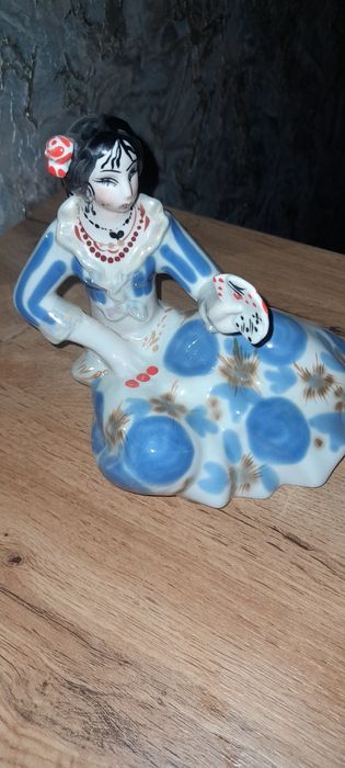 Фарфор статуэтка без сколов