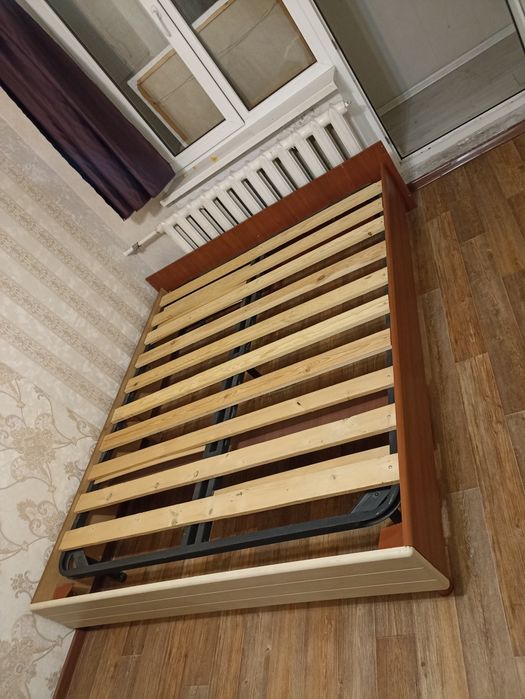 Продам кровать с матрасом