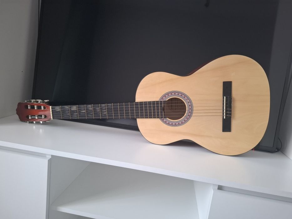 Акустическая гитара