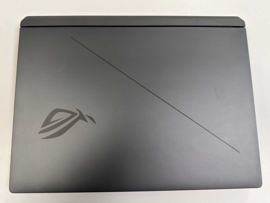 ASUS ROG Strix G18 G18LM-S9025, лаптоп с 18-инчов екран