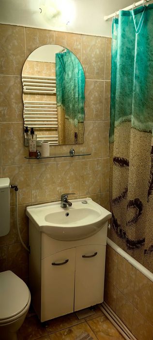 Închiriez garsoniera, super central, et 1