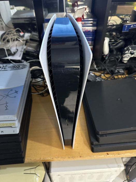 Playstation 5 digital impecabil schimb cu playstation 4 ps 4