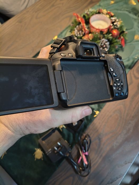 Aparat foto Canon EOS 700D