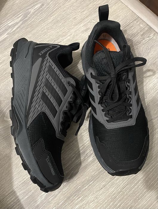 Кроссовки Adidas 39 размер новый