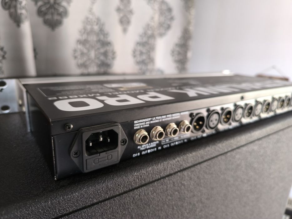 Behringer Ultralink Pro MX882