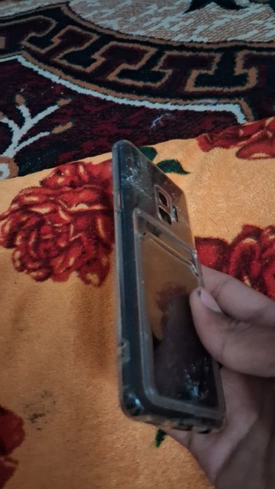 Samsung galaxy - s9 eqrani kuygan