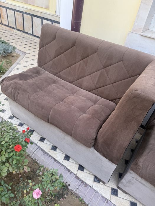 уголок только 2 дивана,имеется 2 пуфига