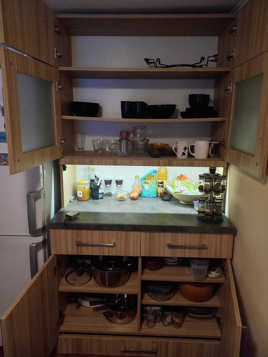 Кухненски шкаф с плот