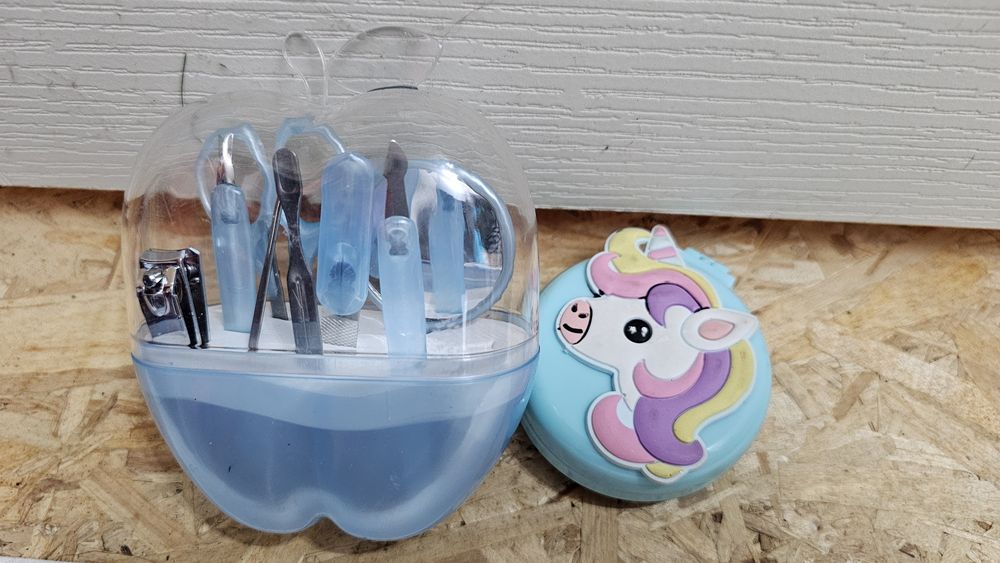 Set mic manichiura și mini perie de păr cu unicorn