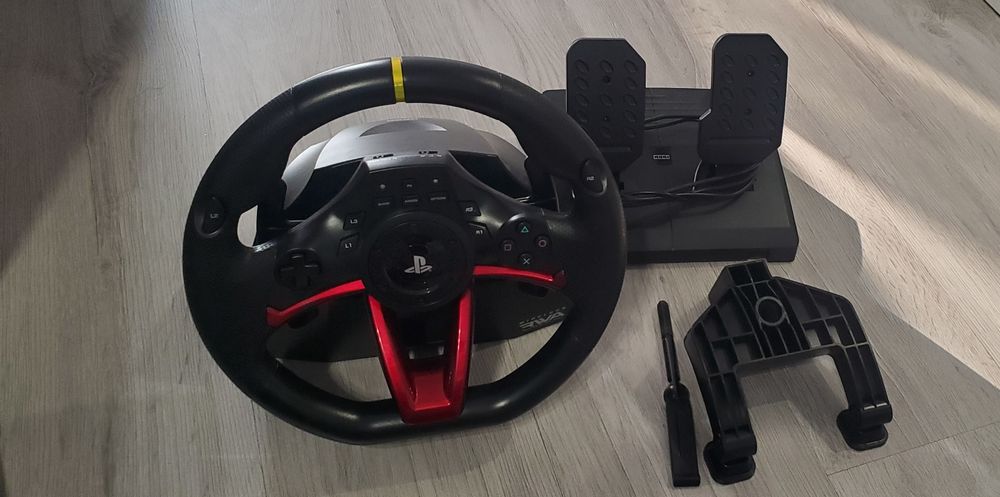Volan Hori Racing Wheel Apex pentru PlayStation 4.