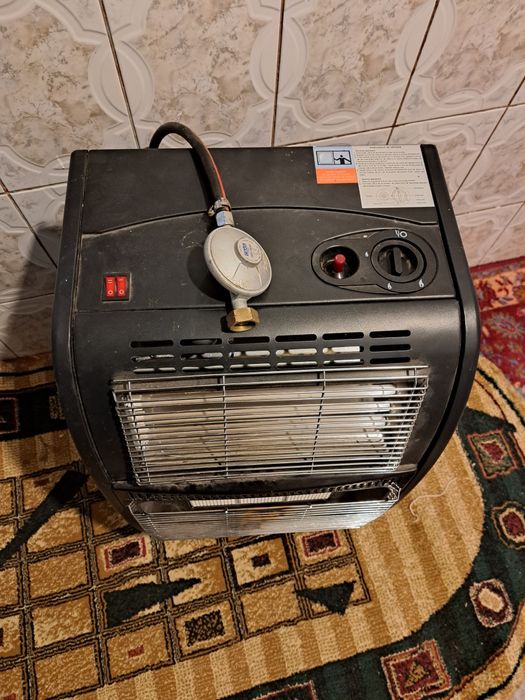 Vând soba pe gaz și electric