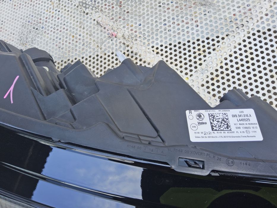 Far DREAPTA Skoda Fabia 4 full led cod 6vb941016a far stânga led Fabia 4 cu 1 ureche rupta