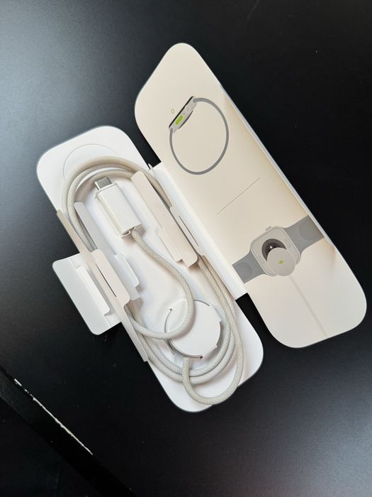 Apple watch seria 11 impecabil, plus o curea .