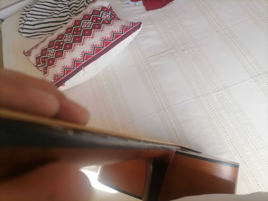 Продавам акустична китара