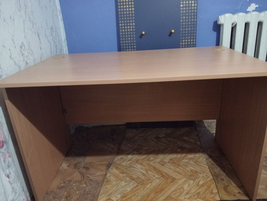 Стол в хорошем состояние