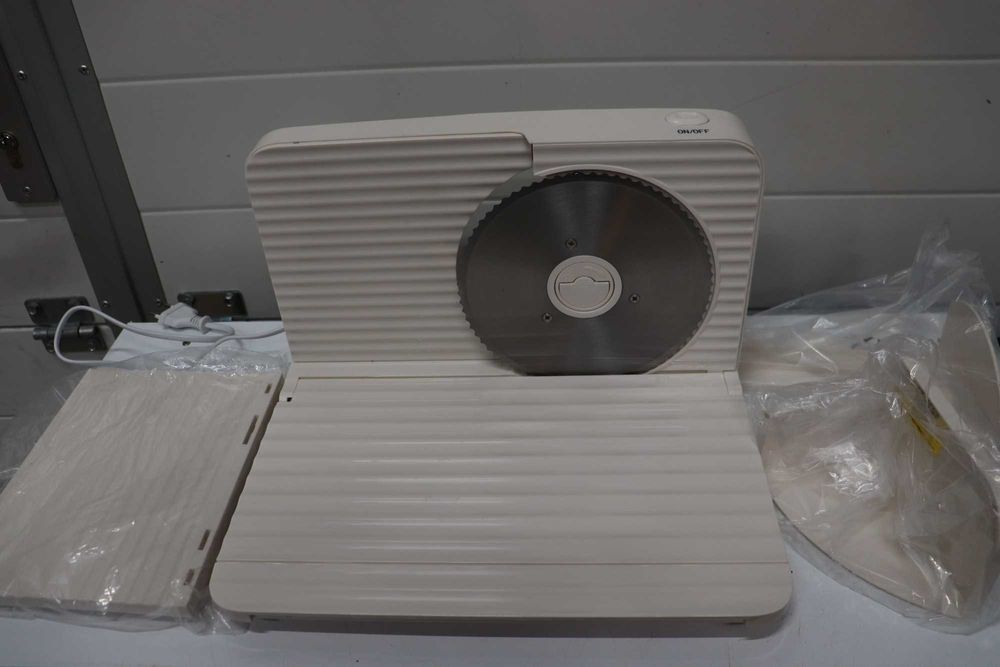 Електрическа домашна резачка YASHE 180W с назъбено острие 17 см